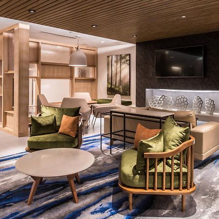 Fairfield Inn & Suites By Marriott Стонтон Экстерьер фото