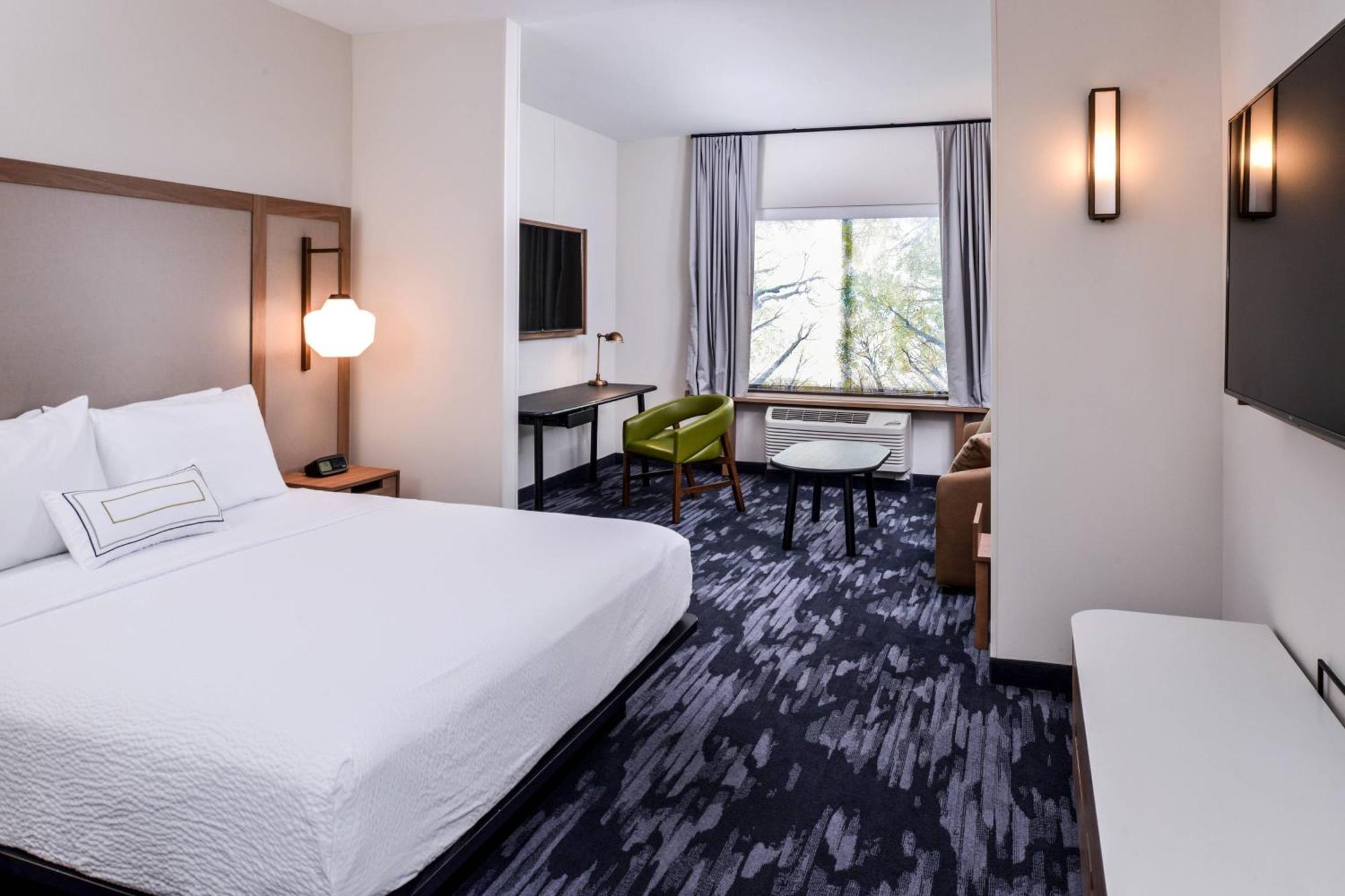 Fairfield Inn & Suites By Marriott Стонтон Экстерьер фото