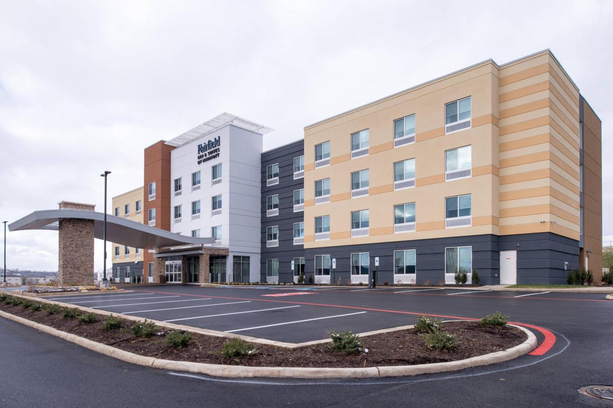 Fairfield Inn & Suites By Marriott Стонтон Экстерьер фото